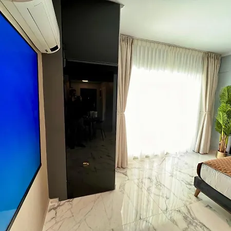 Blue Luxury Mamaia