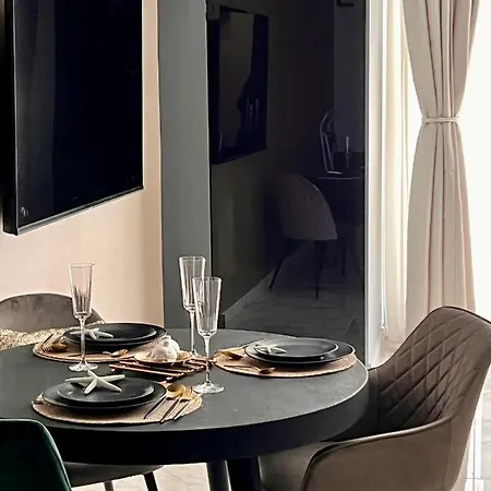 Blue Luxury Apartment Mamaia