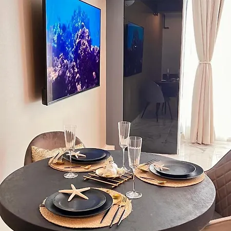 Blue Luxury Apartment Mamaia