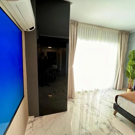Blue Luxury Mamaia